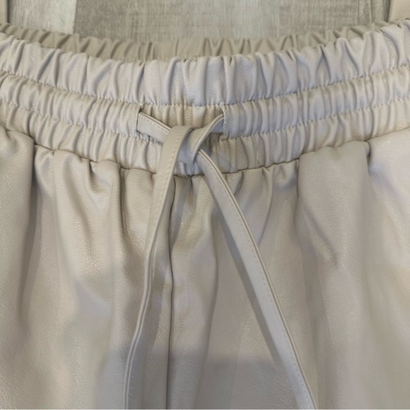 Lane 201 Women’s Cream Leather Joggers - Picture 4 of 14